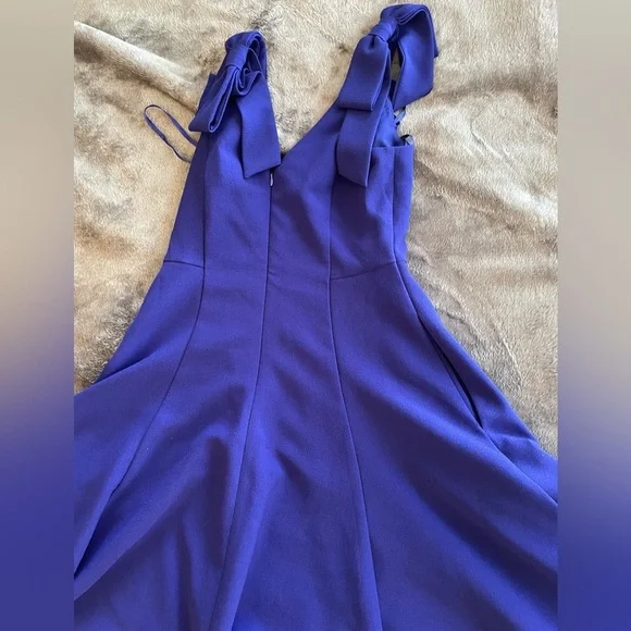 Beautiful blue dress with pockets on sides and large bows on shoulders size 4 - Picture 6 of 8